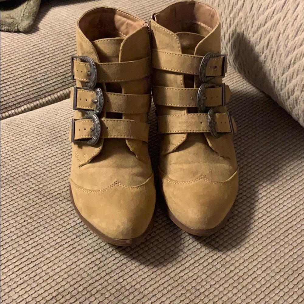 Tan boots - Picture 2 of 6